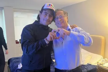 El presidente Gustavo Petro con su hijo mayor Nicolás Petro Burgos