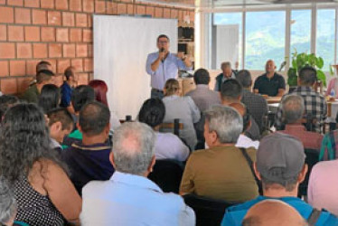 Una apretada agenda desarrolló en el municipio el precandidato a la Gobernación de Caldas Luis Roberto Rivas Montoya.