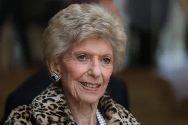 Fotografía de archivo, tomada el 30/10/2019, de la historiadora Hélène Carrère d'Encausse, primera mujer en ocupar el cargo de secretario perpetuo de la Academia Francesa, que falleció este sábado a los 94 años, según anunció su familia. 