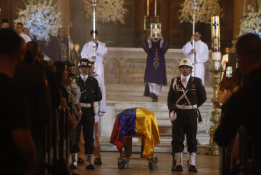 Familiares, amigos y admiradores asistieron este jueves a la misa de cuerpo presente del maestro Fernando Botero, en la Catedral Metropolitana en Medellín.