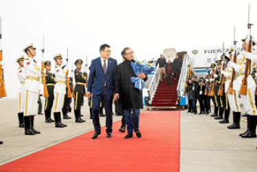 Foto | Presidencia de la República | LA PATRIA  Gustavo Petro llegó ayer con su comitiva ministerial a Pekín, capital de China.