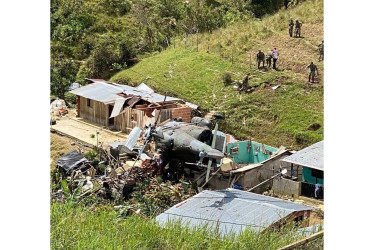 El helicóptero MI-17 EJC 3378 se encontraba realizando operaciones militares de abastecimiento y transporte de personal. Los heridos fueron hospitalizados.