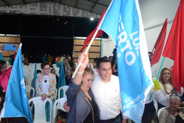 Jorge Eduardo Rojas, nuevo alcalde de Manizales, con sus simpatizantes. 