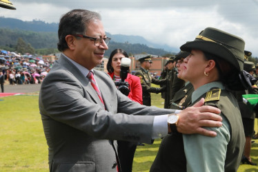 El presidente, Gustavo Petro, en la ceremonia de ascenso de mandos del nivel ejecutivo y patrulleros de la Policía. 