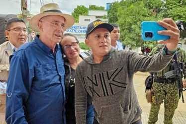 Álvaro Uribe sigue en su correría polític