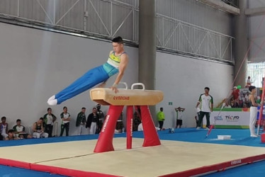 Gimnasta Santiago Gallo sueña con medalla en salto al caballete y caballo con arzones 