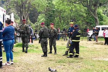 Luego de 20 horas de operación, los bomberos encontraron ayer a los menores que estaban perdidos en el cerro de Monserrate.