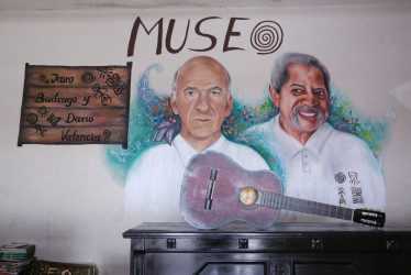 Mural ubicado en la entrada del museo con las caras de Jairo Buitrago y Darío Valencia