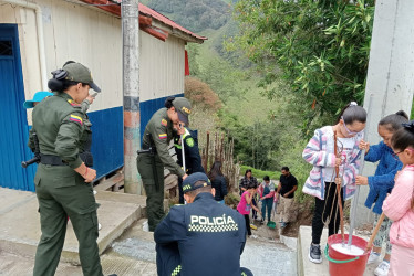 El Departamento de Policía Caldas lidera actividades de intervención en espacio público de los municipios caldenses, para combatir la inseguridad a través de la convivencia ciudadana.