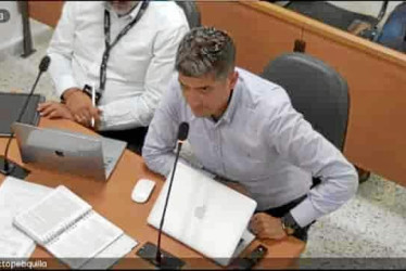 Foto | Colprensa | LA PATRIA  El fiscal Mario Burgos en la audiencia donde la Procuraduría presentó el pliego de cargos en su contra.