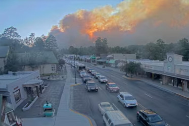 Foto | Tomada de AP | LA PATRIA Los incendios en California y Nuevo México ya arrasaron más de 12 mil hectáreas y hay más de 10 mil evacuados. 