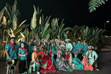 Grupo de la Fundación Escuela de Baile Jose’lo, con sede en Villamaría.