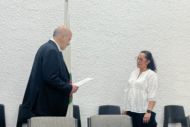 Belizza Janet Ruiz Mendoza asumió ayer en Bogotá como vicerrectora de Universidad Nacional sede Manizales, ante el rector, Leopoldo Múnera.