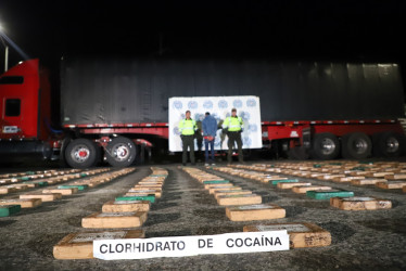Un tractocamión que cubría la ruta Ipiales-Medellín fue detenido en Riosucio (Caldas). Tenía ocultas, entre bultos de papa, bolsas con 271 kilos de cocaína.