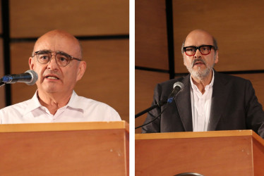José Ismael Peña (izquierda), designado inicialmente como rector, y Leopoldo Múnera, nuevo rector de la Universidad Nacional de Colombia.
