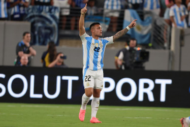 Lautaro Martinez celebra su gol.