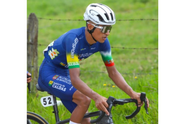 Yesid Pira, el mejor de los de la Alcaldía de Manizales 100% Huevos Gobernación de Caldas en el inicio de la Vuelta.