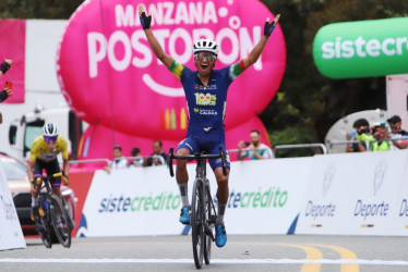 La celebración de Yesid Pira al conquistar el Alto de Minas en la octava etapa de la Vuelta a Colombia.