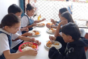Los estudiantes priorizados con el Plan de Alimentación Escolar en municipios de Caldas podrán concluir el año con los restaurantes abiertos
