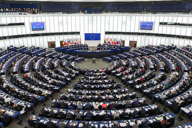 El hemiciclo del Parlamento Europeo en Estrasburgo, Francia —a la frontera con Alemania—, una de las dos sedes de la institución junto con Bruselas, la capital belga.