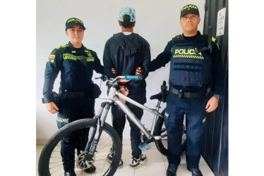 El hombre detenido por el robo de una bicicleta en Manizales.