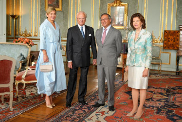El presidente de Colombia, Gustavo Petro (segundo de izq. a der.), y la primera dama, Verónica Alcocer (izq.), almorzaron este jueves en el Palacio Real de Estocolmo junto a los reyes Carlos XVI Gustavo y Silvia de Suecia. 
