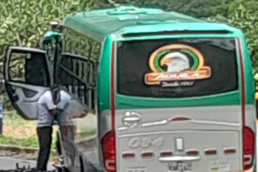 La moto y el bus chocaron en el sector San Juan, entre Marquetalia y Manzanares (Caldas).
