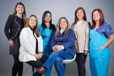 Integrantes del Equipo para la Atención Integral de la Violencia de Género Universidad Católica de Manizales: Abogada Catalina Triana Navas, secretaria General; Gloria Amparo Londoño, psicóloga de Talento Humano; Diana Marcela Muñoz, enfermera superior; Lida Clemencia Sánchez, trabajadora social; Gloria Elena Zuluaga, psicóloga de la Vicerrectoría de Bienestar y Pastoral Universitaria, y doctora Mónica Liliana Salgado, directora del Servicio Médico.