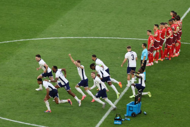 Celebración de Inglaterra tras ganarle en los penaltis a Suiza y clasificar a las semifinales de la Eurocopa.