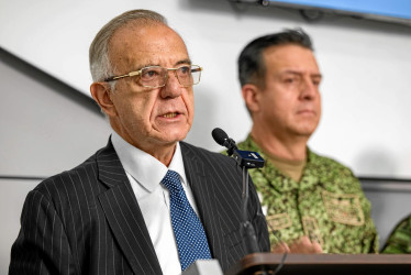 Iván Velásquez, ministro de Defensa, anuncia que irán tras la estructura criminal de alias Iván Mordisco.