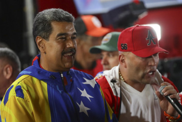 El presidente de Venezuela, Nicolás Maduro, celebra tras conocer los resultados de las elecciones presidenciales este domingo, en Caracas (Venezuela).