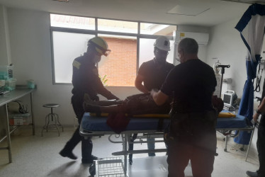Foto | Cortesía Bomberos de Marmato | LA PATRIA  Accidente de la semana pasada en el municipio minero. Hubo 3 trabajadores lesionados. Uno muy delicado.