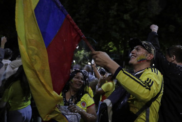 Tras la clasificación de Colombia a la final de la Copa América 2024, miles de aficionados en el país salieron a las calles a celebrar el triunfo.
