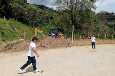 Los dineros para hacer esa obra y para pintar la escuela salen del programa Pacto por la Educación.