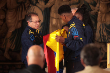 El pasado 3 de julio, el presidente Gustavo Petro les entregó la bandera de Colombia a los deportistas que representarán al país en los Juegos Olímpicos París 2024.
