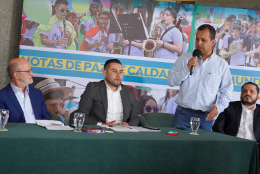 El gobernador de Caldas, Henry Gutiérrez, junto al secretario de Educación, Luis Herney Vargas, y los alcaldes de San José y Neira, Jorge Andrés Henao y Jhon Jairo Castaño, ayer en la presentación del evento.