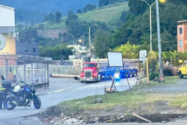 El accidente sucedió antes del desvío para dirigirse hacia la vereda Gallinazo de Villamaría, frente a las instalaciones de Colanta.
