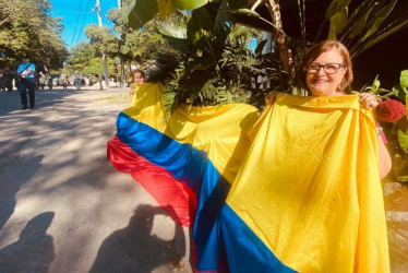 El patriotismo de los habitantes de La Dorada se hizo sentir con la bandera de Colombia durante el desfile del 20 de Julio. 