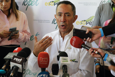 El presidente de Ecopetrol, Ricardo Roa, habla en una rueda de prensa este miércoles, en Piedecuesta (Santander). 