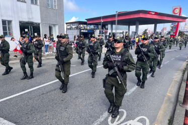 El Gaula de la Policía durante su recorrido por la Avenida Santander. Policía durante su recorrido por la Avenida Santander. 