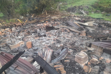 Dos adultos mayores perdieron todas sus pertenencias tras un incendio en zona rural de Anserma.