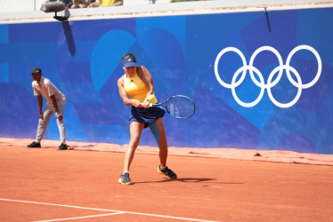 María Camila Osorio, de Cúcuta, durante su encuentro de la segunda ronda del tenis en París 2024, contra la ucraniana Dayana Yamstremska.