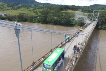 Foto de referencia del puente de Bocas, que comunica a Aguadas (Caldas) con La Pintada (Antioquia). En la vía de este sector hay pérdida parcial de banca en el sector de Quita Sueños, antes de llegar al puente.