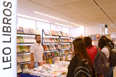 Cristian David Orozco, hijo de Leonel, actual cabeza de la librería Leo Libros.