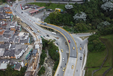 El vaciado de concreto en el puente 2 del intercambiador vial de Los Cedros causará el cierre total de una vía del sector en tres días no consecutivos. Conozca algunas rutas alternas.