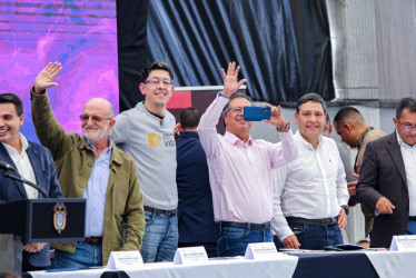 El presidente de Colombia, Gustavo Petro, presidió ayer en Manizales la presentación de la Facultad de Inteligencia Artificial para la Universidad de Caldas. "Estamos aquí poniendo la primera piedra de una revolución, que bien usada transformará en positivo la vida de la gente", dijo. El ministro de Educación, Daniel Rojas, ratificó $38 mil millones para construir la sede agroindustrial en Anserma y $19 mil millones, destinados a residencias universitarias en la sede de La Dorada.