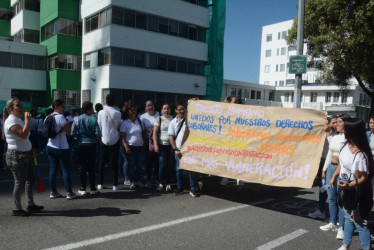 Agentes educativas protestaron este año al frente de la sede del Instituto Colombiano de Bienestar Familiar (ICBF) en Caldas por la demoras en la contratación de este año, lo que perjudicaba a los menores de edad que se benefician de los Centros de Desarrollo Infantil.