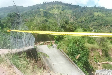 Actualmente en la vereda Murillo hay unas 600 familias afectadas por la no construcción del puente. La comunidad solicita respuesta de Invías. 