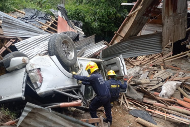 Camioneta colisionó contra varias viviendas en Pereira