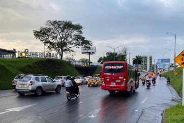 Admiten demanda contra Roberto Jiménez por modificar ruta de buses intermunicipales. 